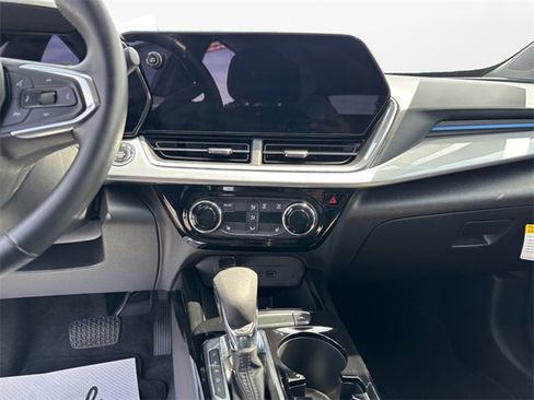 Used 2024 Chevrolet Trax LT w/ Driver Confidence Package image 11