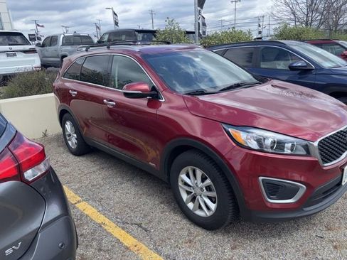 Used 2017 Kia Sorento LX image 4