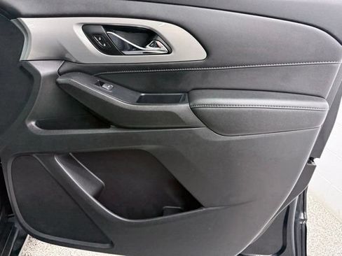 Used 2022 Chevrolet Traverse LT FWD image 19