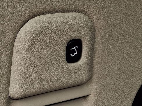 Used 2017 Jeep Grand Cherokee Limited AWD/4WD image 30