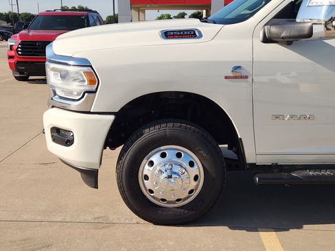 Used 2024 RAM 3500 Laramie w/ Towing Technology Group AWD/4WD image 9