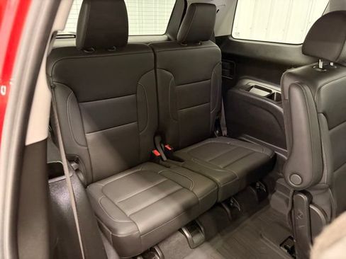 Used 2023 GMC Acadia SLT AWD/4WD image 10