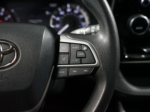 Certified 2023 Toyota Highlander L image 13