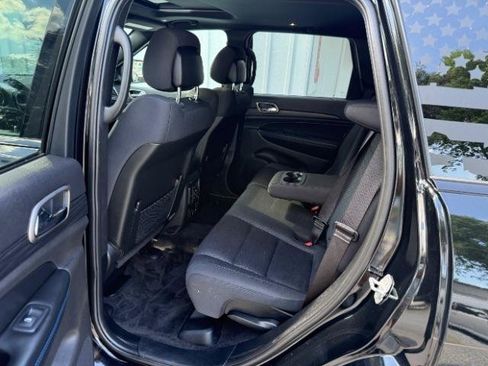 Used 2019 Jeep Grand Cherokee Laredo image 18