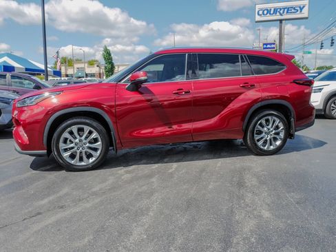 Used 2021 Toyota Highlander Limited AWD/4WD image 8