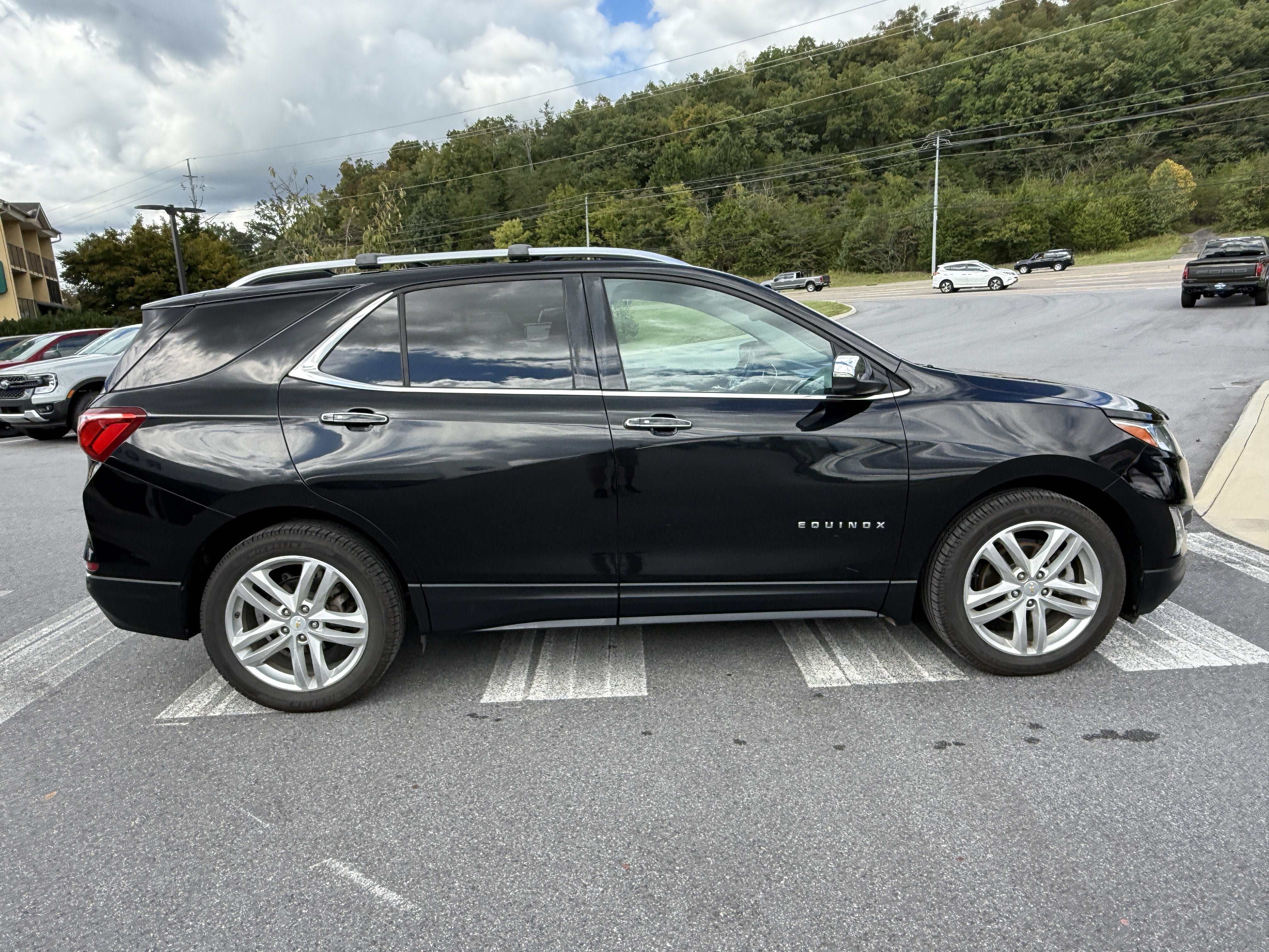 Used 2018 Chevrolet Equinox Premier FWD image 3