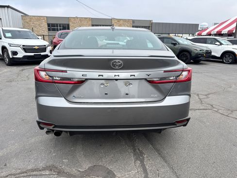 Used 2025 Toyota Camry SE image 4