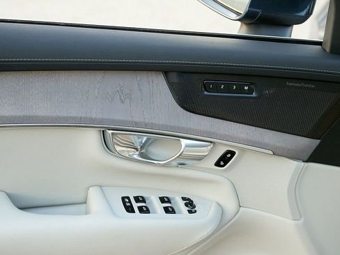 New 2026 Volvo XC90 T8 Ultra image 10