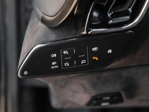 Used 2021 Ferrari Roma image 25