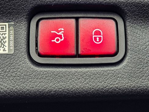 Used 2025 Mercedes-Benz C 300 4MATIC Sedan image 32