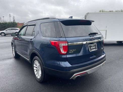 Used 2017 Ford Explorer XLT w/ Equipment Group 202A image 4