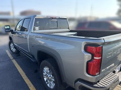 Used 2024 Chevrolet Silverado 2500 High Country w/ High Country Premium Package AWD/4WD image 5