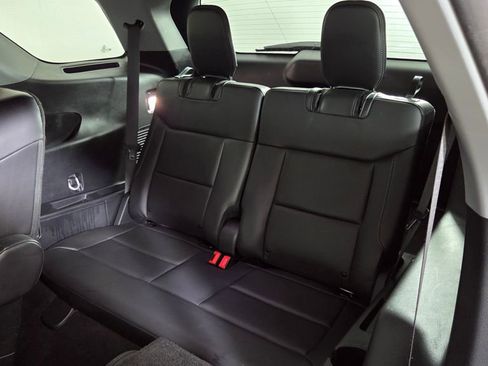 Used 2023 Ford Explorer XLT w/ Equipment Group 202A image 33