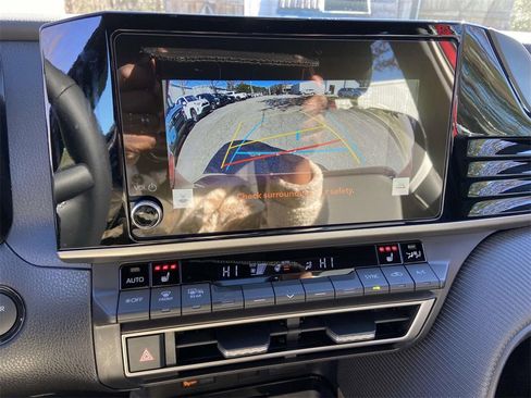 Used 2025 Toyota Camry SE w/ Convenience Package image 22