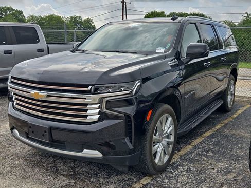 Used 2023 Chevrolet Suburban High Country AWD/4WD image 4