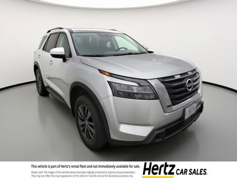 Used 2025 Nissan Pathfinder SV image 1