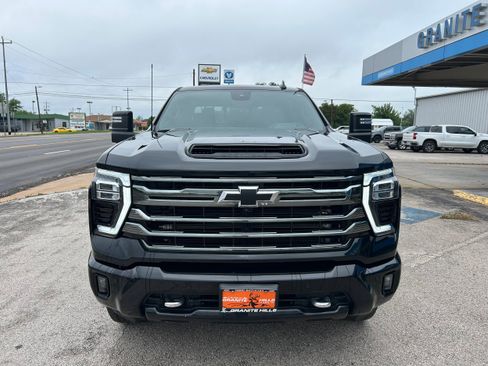 Used 2024 Chevrolet Silverado 2500 High Country w/ High Country Premium Package AWD/4WD image 2