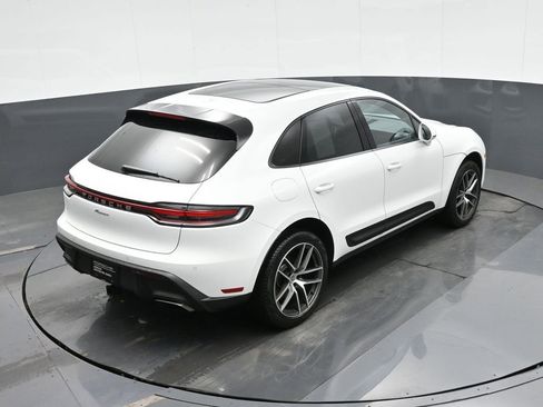 Certified 2025 Porsche Macan AWD/4WD image 30