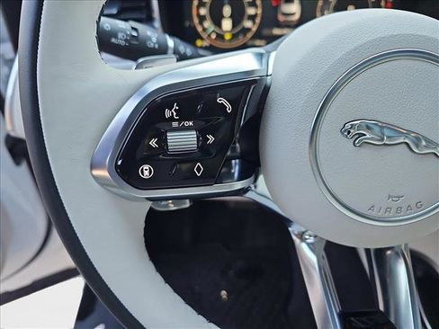 New 2025 Jaguar F-PACE R-Dynamic S image 17