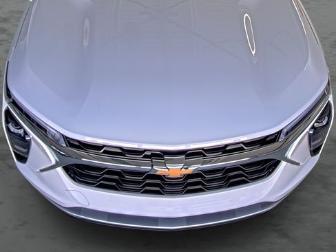 Used 2025 Chevrolet Trax LT w/ Driver Confidence Package FWD image 18