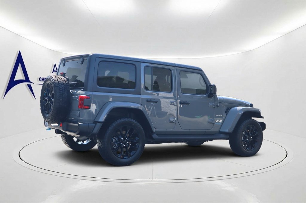 Used 2022 Jeep Wrangler Unlimited Sahara w/ Cold Weather Group AWD/4WD image 4