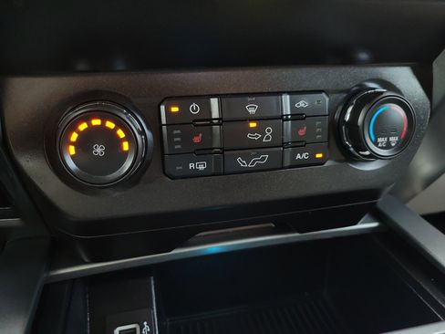 Used 2020 Ford F150 XLT w/ Equipment Group 302A Luxury AWD/4WD image 27
