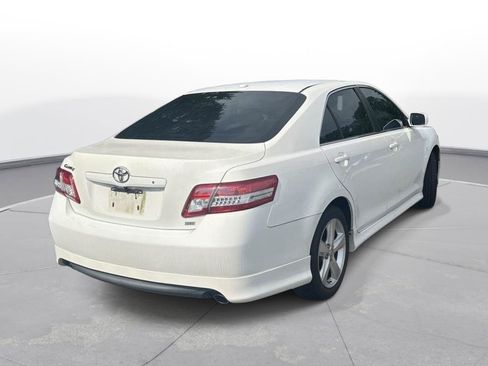 Used 2011 Toyota Camry SE FWD image 6