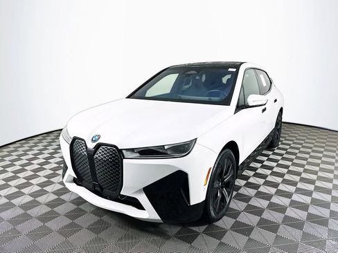 Used 2023 BMW iX xDrive50 w/ Sport Package image 4