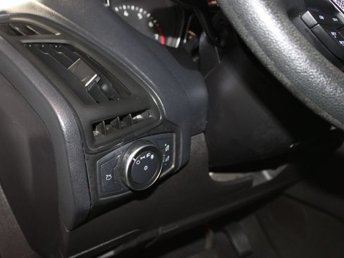Used 2018 Ford Focus SE FWD image 21