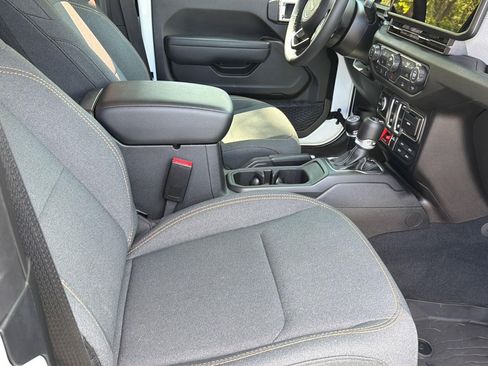 Used 2026 Jeep Wrangler Sport AWD/4WD image 30