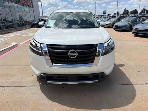 Used 2024 Nissan Pathfinder SL FWD image 8