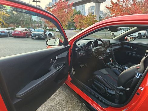 Used 2021 Hyundai Veloster Turbo FWD image 21