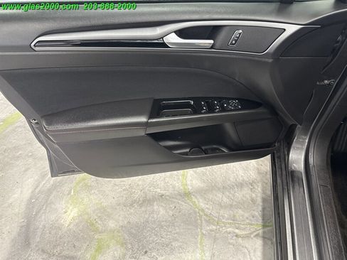 Used 2016 Ford Fusion SE image 25