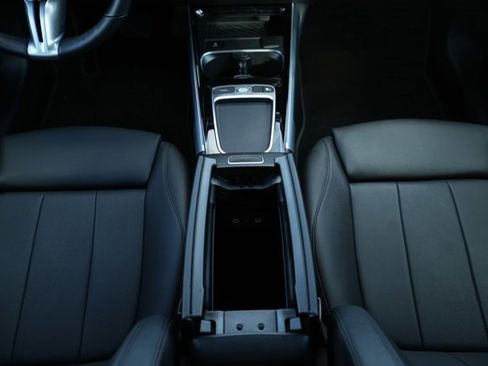 Used 2025 Mercedes-Benz GLB 250 4MATIC image 30