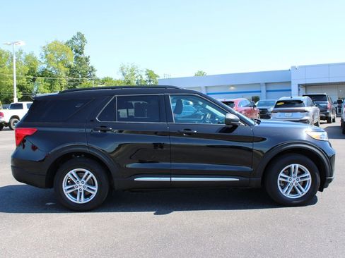 Used 2023 Ford Explorer XLT AWD/4WD image 11