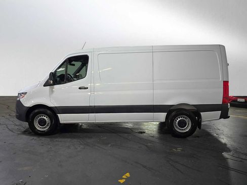 Used 2025 Mercedes-Benz Sprinter 2500 image 6