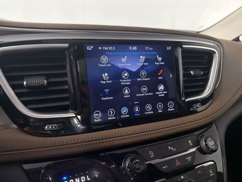 Used 2018 Chrysler Pacifica Limited FWD image 34