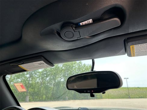 Used 2008 Saturn Sky w/ Weekend Getaway Package image 27