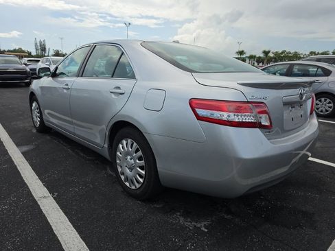 Used 2010 Toyota Camry LE FWD image 11