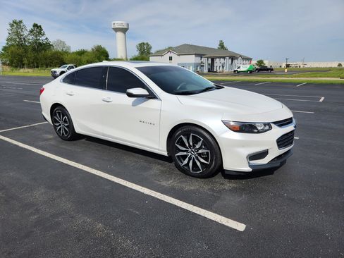 Used 2016 Chevrolet Malibu LT w/ Leather Package FWD image 9