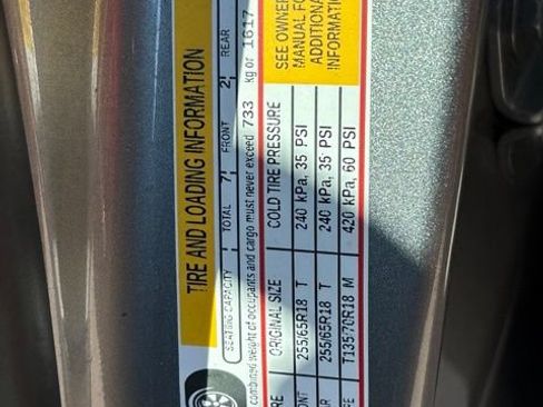 Used 2023 Chevrolet Traverse LT w/ Rear Camera Mirror Package AWD/4WD image 23