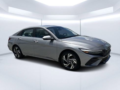 New 2025 Hyundai Elantra Limited image 1