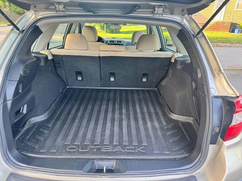 Used 2019 Subaru Outback 2.5i AWD/4WD image 11