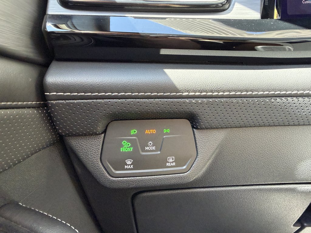 Used 2024 Volkswagen Atlas Cross Sport SE w/ Panoramic Sunroof Package FWD image 27