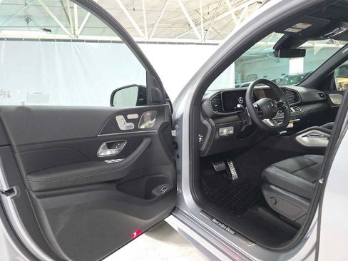 Used 2026 Mercedes-Benz GLS 450 4MATIC image 19