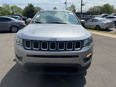 Used 2018 Jeep Compass Latitude AWD/4WD image 3