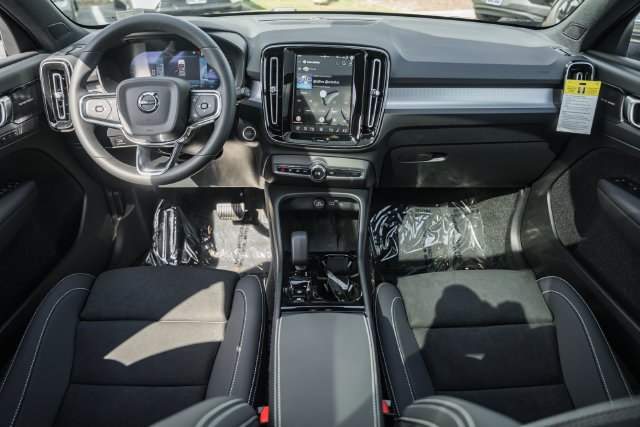 New 2026 Volvo XC40 B5 Ultra w/ Protection Package Premier AWD/4WD image 23