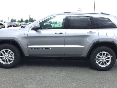 Used 2020 Jeep Grand Cherokee Laredo AWD/4WD image 5