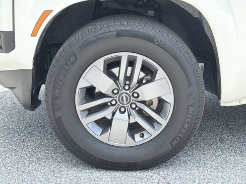 Used 2025 Nissan Frontier SV RWD image 34