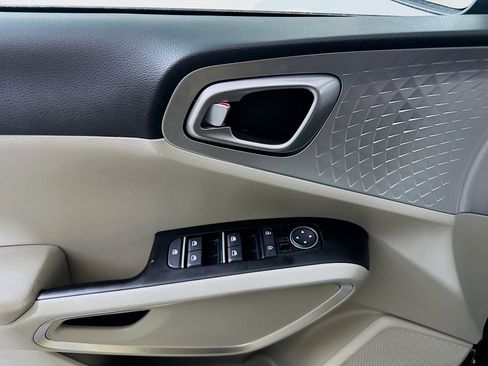 Used 2025 Kia Soul LX w/ LX Technology Package image 15